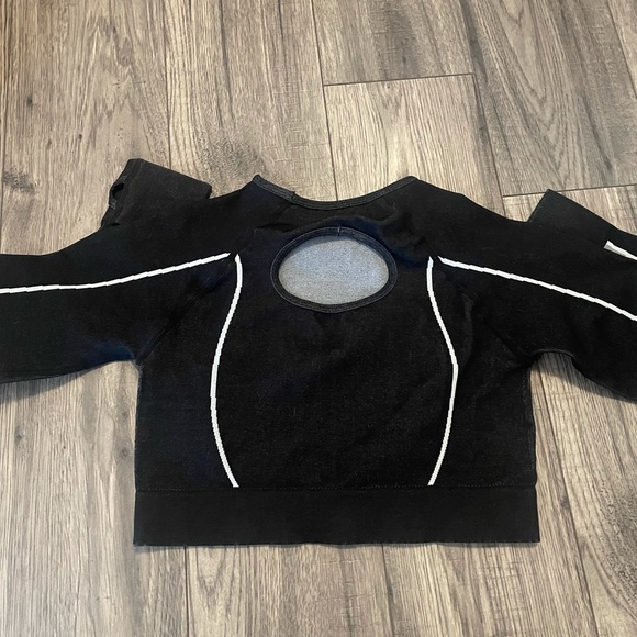 Pretty lil thing workout out fit - Picture 4 of 5